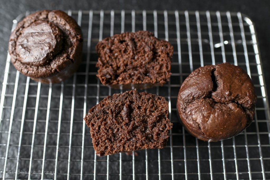 … Aime se sentir intelligente, et le secret du gâteau « sans oeuf » – muffins au cacao vegan