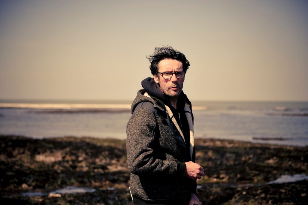 … Aime l’iode, les algues, les balades, les copains et mettre tout ça dans un tartare !