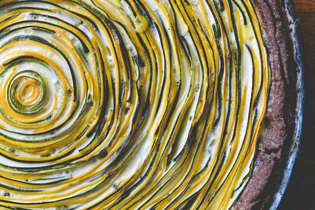 …Aime faire tourner les têtes – Tarte spirale à la courgette et gruyère